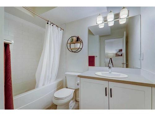 340 Kingsmere Way Se, Airdrie, AB - Indoor Photo Showing Bathroom