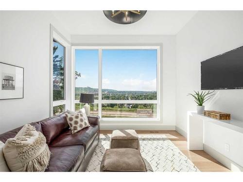 3343 Varna Crescent Nw, Calgary, AB - Indoor Photo Showing Living Room