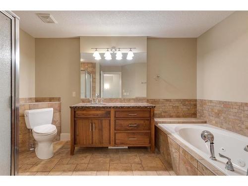 2-2231 28 Street Sw, Calgary, AB - Indoor Photo Showing Bathroom