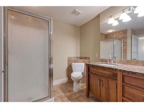 2-2231 28 Street Sw, Calgary, AB - Indoor Photo Showing Bathroom