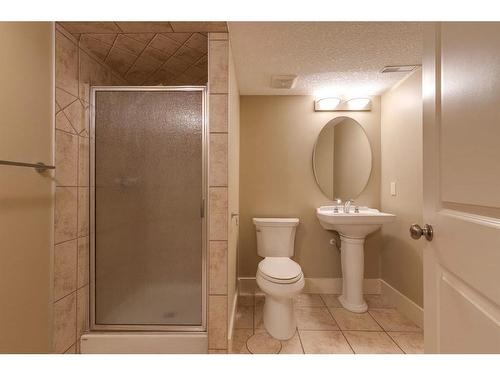 2-2231 28 Street Sw, Calgary, AB - Indoor Photo Showing Bathroom