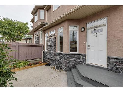 2-2231 28 Street Sw, Calgary, AB - Outdoor