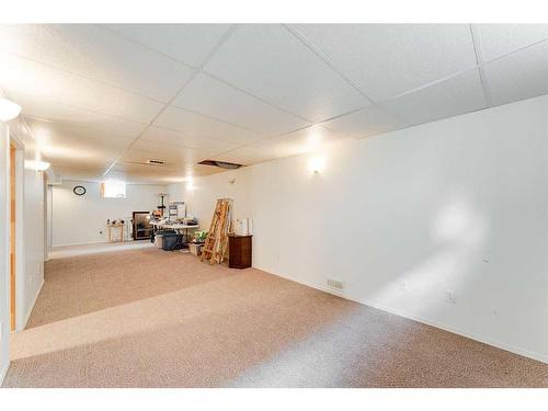 4719 69 Street Nw, Calgary, AB - Indoor Photo Showing Other Room