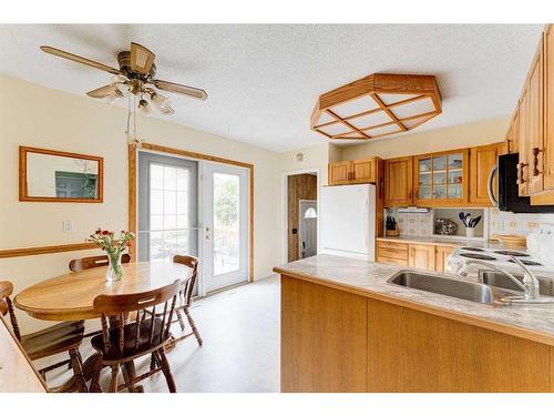 4719 69 Street Nw, Calgary, AB - Indoor Photo Showing Kitchen