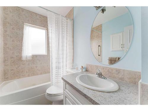 4719 69 Street Nw, Calgary, AB - Indoor Photo Showing Bathroom