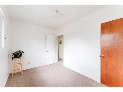 4719 69 Street Nw, Calgary, AB - Indoor Photo Showing Other Room