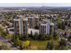 183-10 Coachway Road SW Calgary, AB T3H 1E5