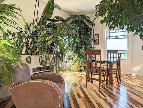 A & B-2109 20 Street, Nanton, AB -  Photo Showing Dining Room