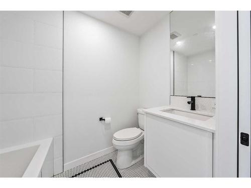 608-8445 Broadcast Avenue Sw, Calgary, AB - Indoor Photo Showing Bathroom