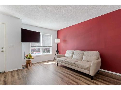 20 Erin Woods Court Se, Calgary, AB - Indoor Photo Showing Living Room