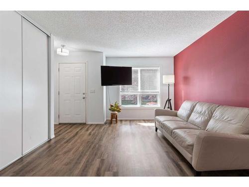 20 Erin Woods Court Se, Calgary, AB - Indoor Photo Showing Living Room