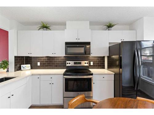 20 Erin Woods Court Se, Calgary, AB - Indoor Photo Showing Kitchen