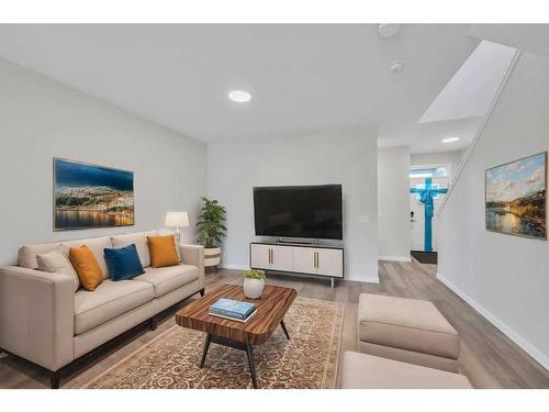 137 Corner Glen Way Ne, Calgary, AB - Indoor Photo Showing Living Room