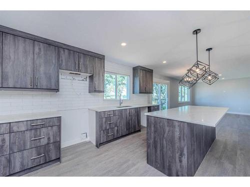 261025 Mountain View Road Nw, Calgary, AB - Indoor Photo Showing Kitchen