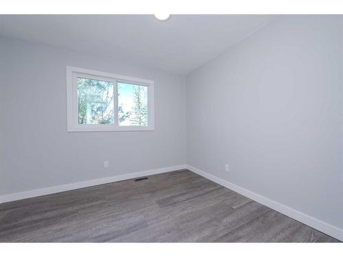 261025 Mountain View Road Nw, Calgary, AB - Indoor Photo Showing Other Room