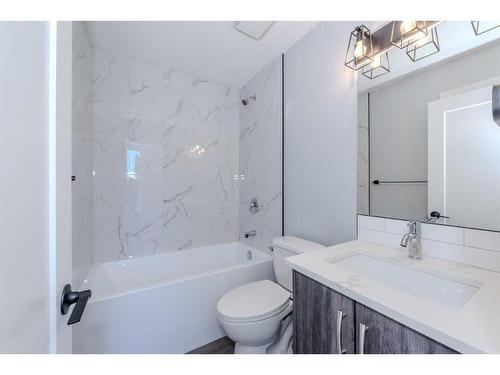 261025 Mountain View Road Nw, Calgary, AB - Indoor Photo Showing Bathroom