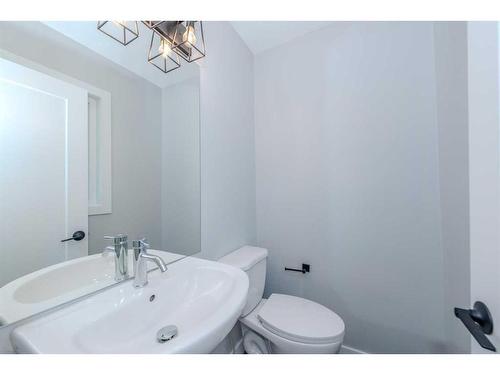 261025 Mountain View Road Nw, Calgary, AB - Indoor Photo Showing Bathroom