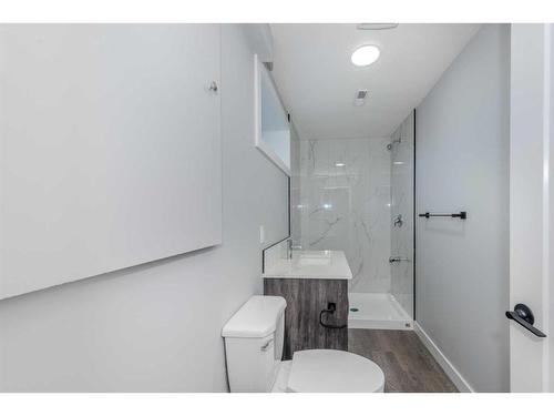 261025 Mountain View Road Nw, Calgary, AB - Indoor Photo Showing Bathroom