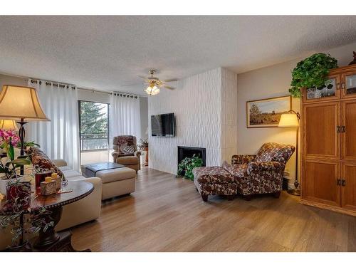 302-3730 50 Street Nw, Calgary, AB - Indoor Photo Showing Living Room