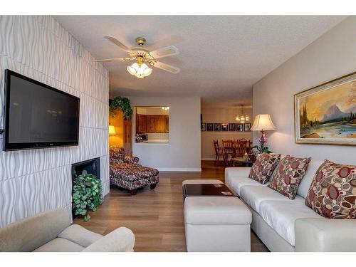 302-3730 50 Street Nw, Calgary, AB - Indoor Photo Showing Living Room