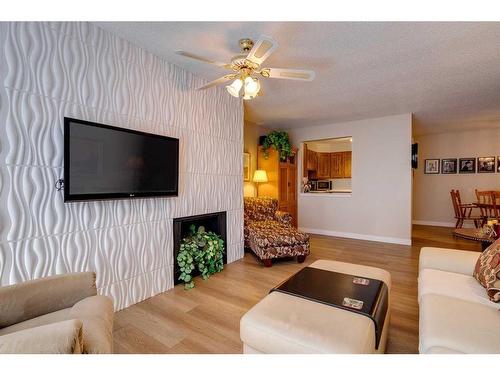 302-3730 50 Street Nw, Calgary, AB - Indoor Photo Showing Living Room