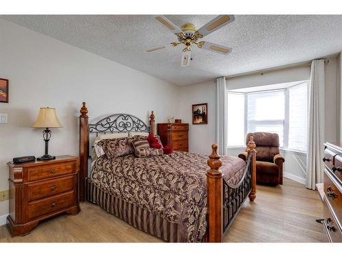 302-3730 50 Street Nw, Calgary, AB - Indoor Photo Showing Bedroom