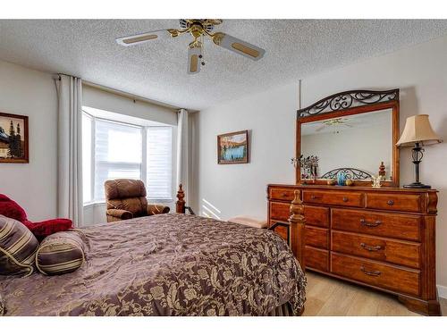 302-3730 50 Street Nw, Calgary, AB - Indoor Photo Showing Bedroom