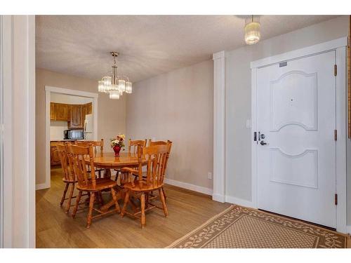 302-3730 50 Street Nw, Calgary, AB - Indoor Photo Showing Dining Room