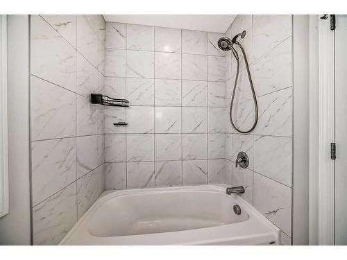 217 Cityscape Boulevard, Calgary, AB - Indoor Photo Showing Bathroom