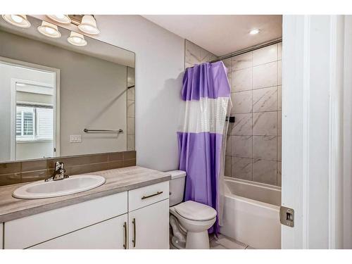 217 Cityscape Boulevard, Calgary, AB - Indoor Photo Showing Bathroom