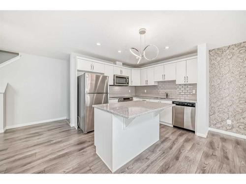 217 Cityscape Boulevard, Calgary, AB - Indoor Photo Showing Kitchen With Upgraded Kitchen