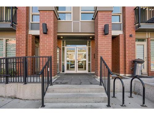 114-305 18 Avenue Sw, Calgary, AB - Outdoor