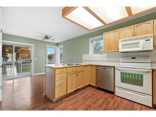 6 Strathmore Lakes Bay, Strathmore, AB - Indoor Photo Showing Kitchen