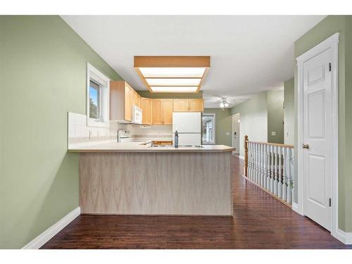 6 Strathmore Lakes Bay, Strathmore, AB - Indoor Photo Showing Kitchen