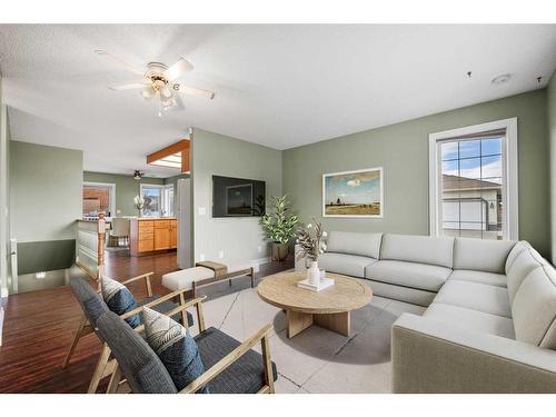 6 Strathmore Lakes Bay, Strathmore, AB - Indoor Photo Showing Living Room