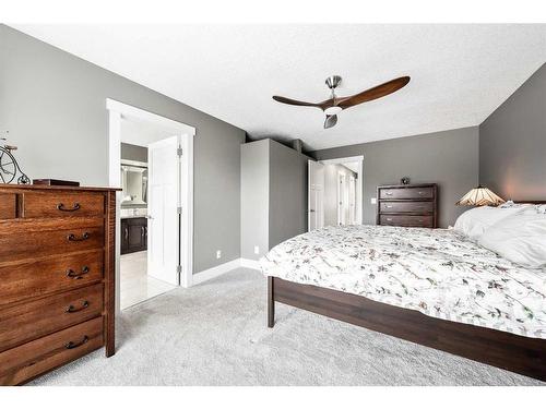 1414 26A Street Sw, Calgary, AB - Indoor Photo Showing Bedroom