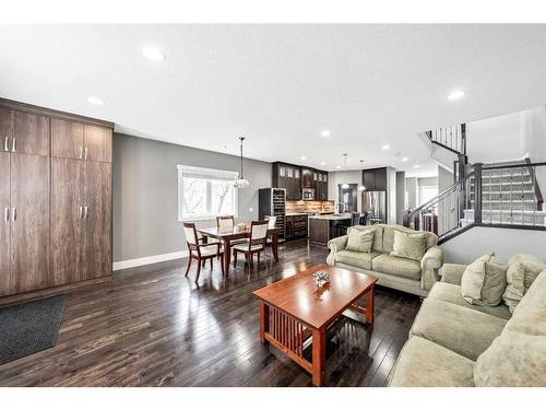 1414 26A Street Sw, Calgary, AB - Indoor Photo Showing Living Room