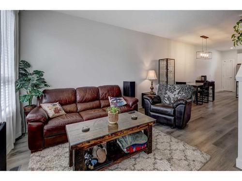 22 Evanscrest Park Nw, Calgary, AB - Indoor Photo Showing Living Room