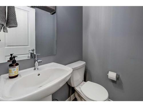 22 Evanscrest Park Nw, Calgary, AB - Indoor Photo Showing Bathroom