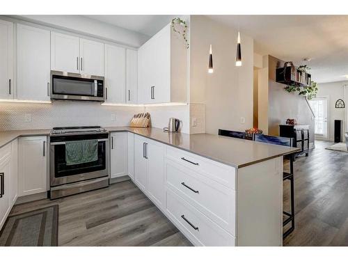 22 Evanscrest Park Nw, Calgary, AB - Indoor Photo Showing Kitchen