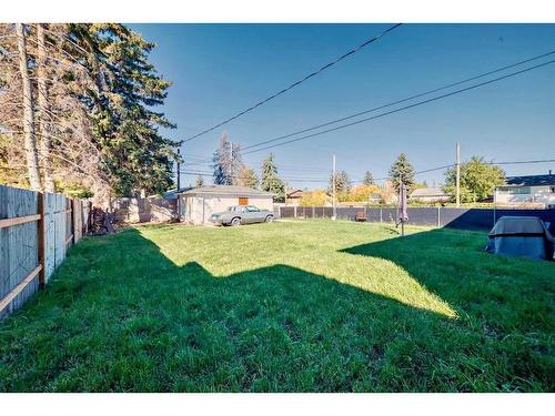 1501 39 Street Se, Calgary, AB - Outdoor With Backyard