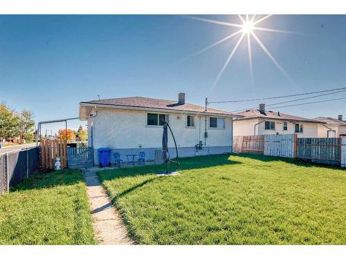 1501 39 Street Se, Calgary, AB - Outdoor