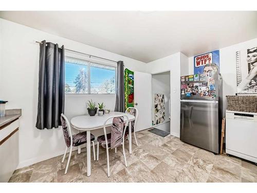 1501 39 Street Se, Calgary, AB - Indoor Photo Showing Dining Room