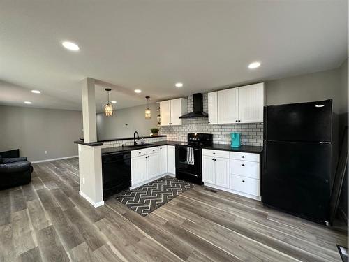 408 3Rd Avenue Sw, Sundre, AB - Indoor Photo Showing Kitchen