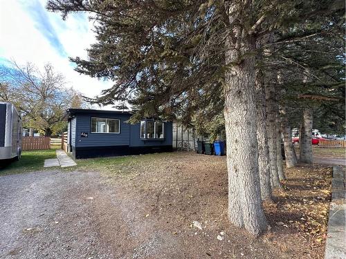 408 3Rd Avenue Sw, Sundre, AB - Outdoor