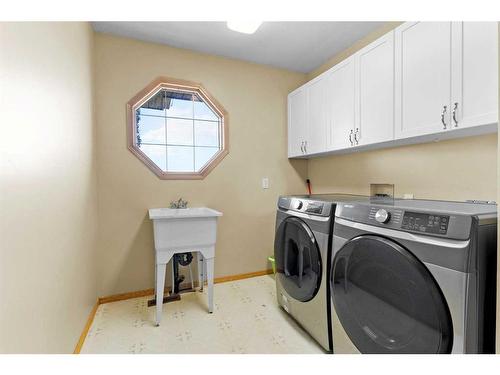 20-31222 Range Road 20A, Rural Mountain View County, AB - Indoor Photo Showing Laundry Room