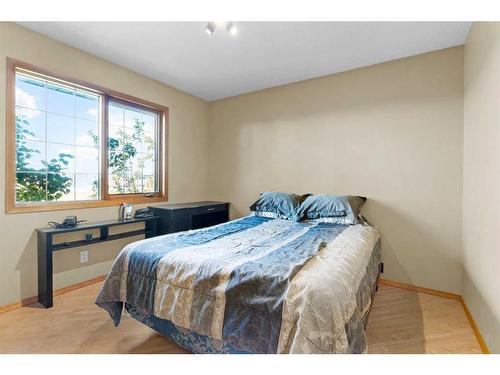 20-31222 Range Road 20A, Rural Mountain View County, AB - Indoor Photo Showing Bedroom