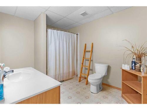 20-31222 Range Road 20A, Rural Mountain View County, AB - Indoor Photo Showing Bathroom