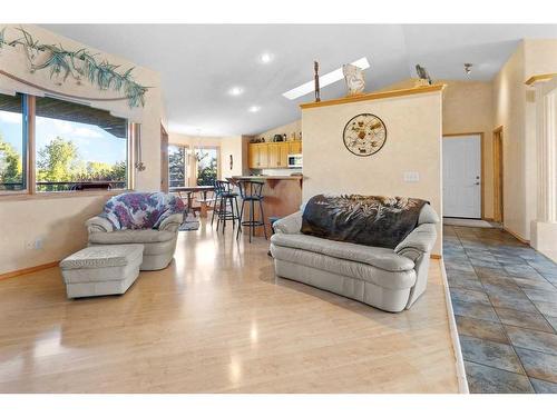 20-31222 Range Road 20A, Rural Mountain View County, AB - Indoor Photo Showing Living Room