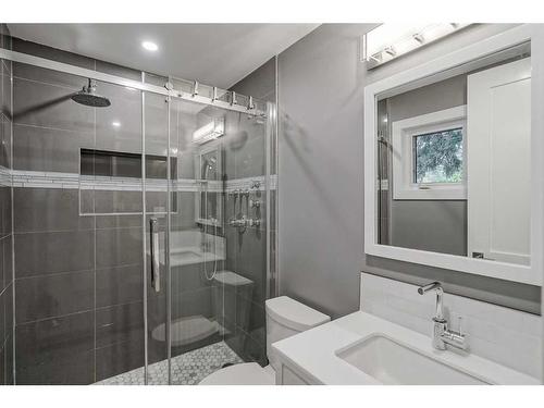 2015 Palisprior Road Sw, Calgary, AB - Indoor Photo Showing Bathroom